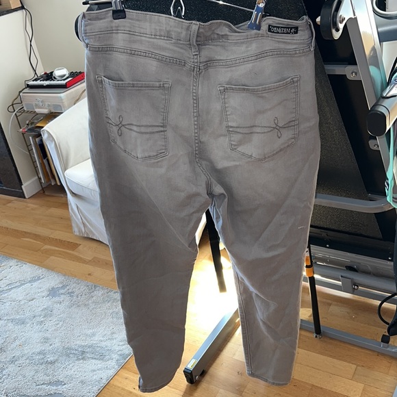 Vintage Levi Jeans - Picture 2 of 4